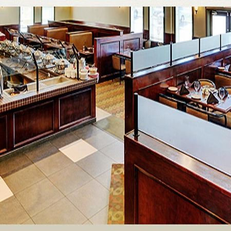 Chateau Nova Hotel Fort Mcmurray Ngoại thất bức ảnh