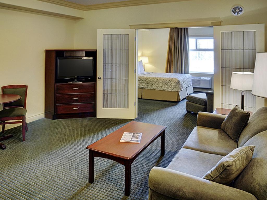 Chateau Nova Hotel Fort Mcmurray Phòng bức ảnh