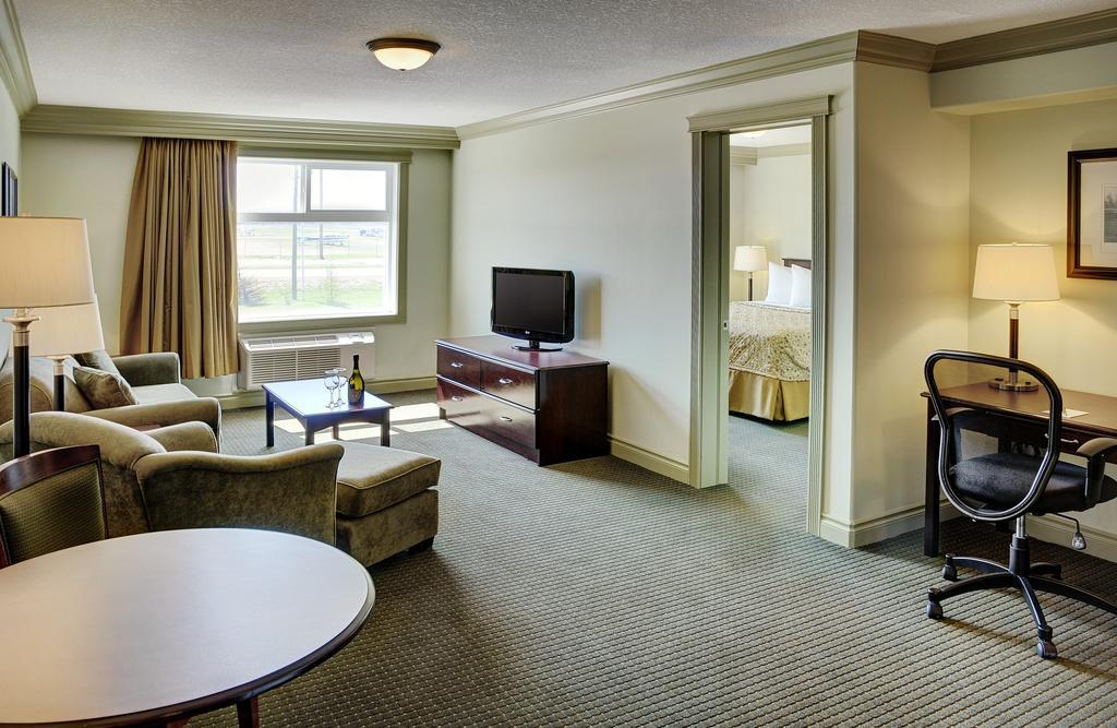 Chateau Nova Hotel Fort Mcmurray Phòng bức ảnh