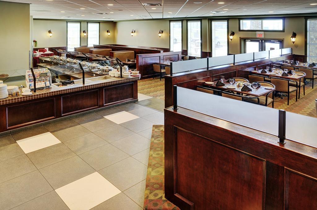Chateau Nova Hotel Fort Mcmurray Ngoại thất bức ảnh