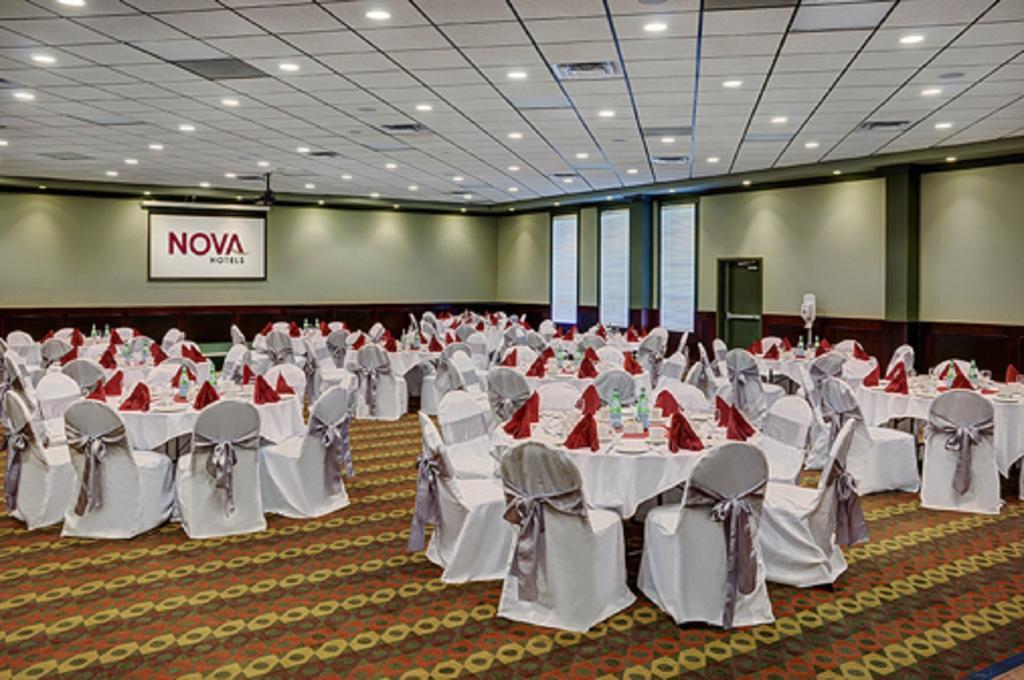 Chateau Nova Hotel Fort Mcmurray Ngoại thất bức ảnh