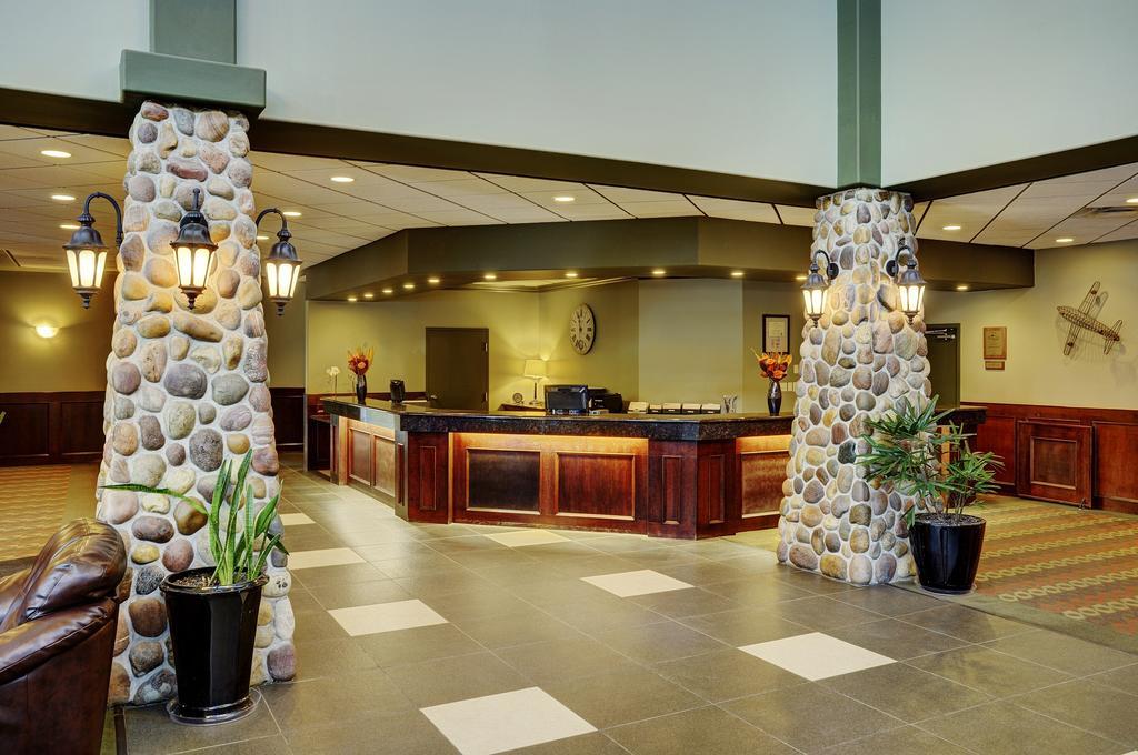 Chateau Nova Hotel Fort Mcmurray Ngoại thất bức ảnh