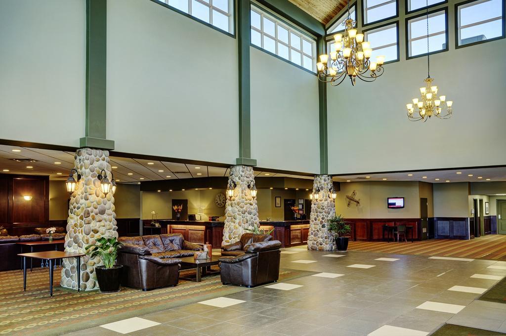 Chateau Nova Hotel Fort Mcmurray Ngoại thất bức ảnh