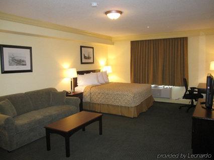 Chateau Nova Hotel Fort Mcmurray Phòng bức ảnh