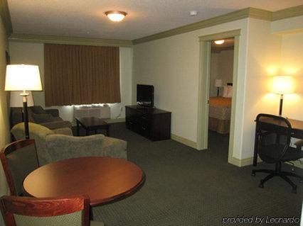 Chateau Nova Hotel Fort Mcmurray Phòng bức ảnh