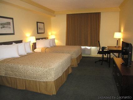 Chateau Nova Hotel Fort Mcmurray Phòng bức ảnh