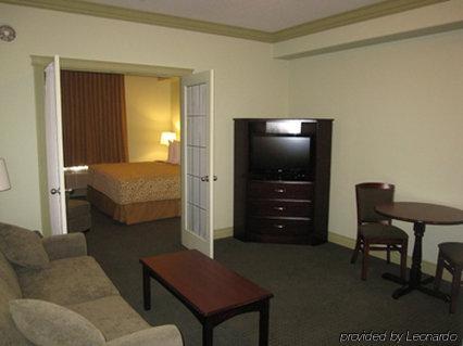 Chateau Nova Hotel Fort Mcmurray Phòng bức ảnh